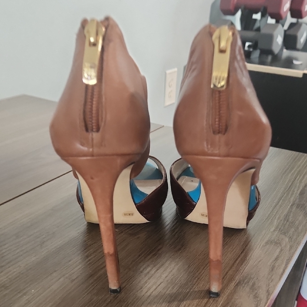 Vince Camuto Tan and Brown Heels with Blue Accents - Picture 2 of 6